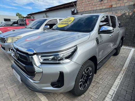 TOYOTA HILUX 2.8 D-4D TURBO DIESEL CD SRX 4X4 AUTOMÁTICO